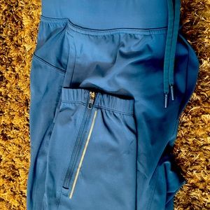 Very good condition, worn a few times